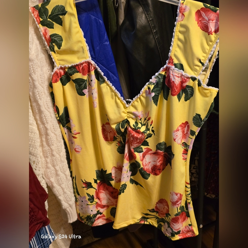 💲Demi Loon Retro Floral Top NWOT Sz 2X
